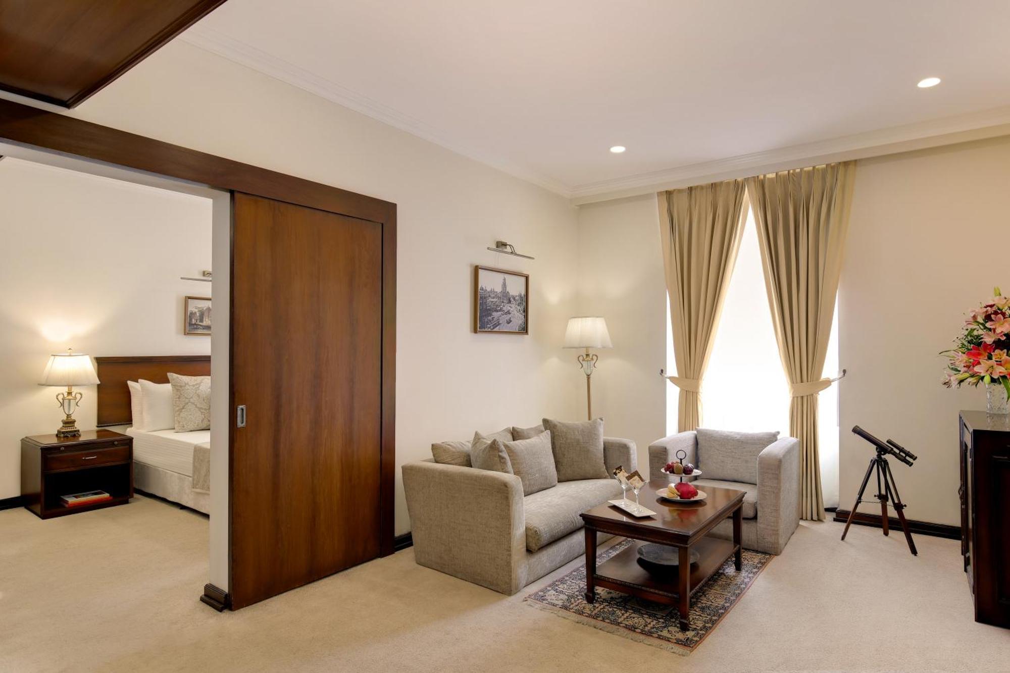 Hotel Ambassador, New Delhi - Ihcl Seleqtions Exteriér fotografie A suite at the Oberoi, Mumbai