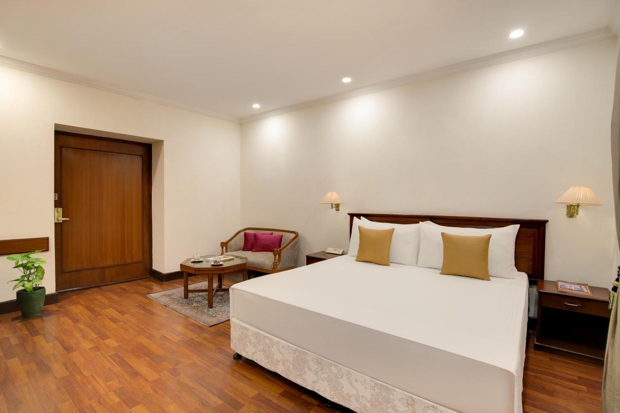 Hotel Ambassador, New Delhi - Ihcl Seleqtions Exteriér fotografie A room at the hotel